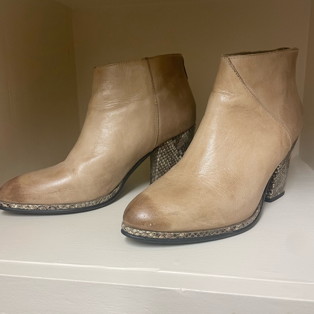 DIBA size 9 booties